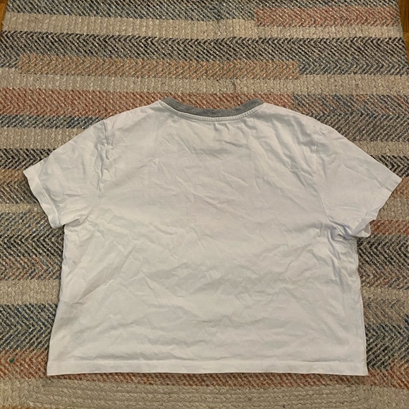 Levi’s Women's Cropped Graphic Apple Logo Tee - Picture 3 of 4